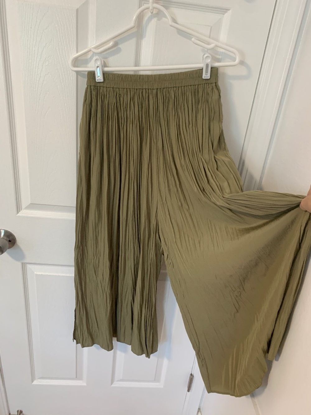 UNIQLO Elegant Elastic Waist Cropped Pleated Pants | Olive